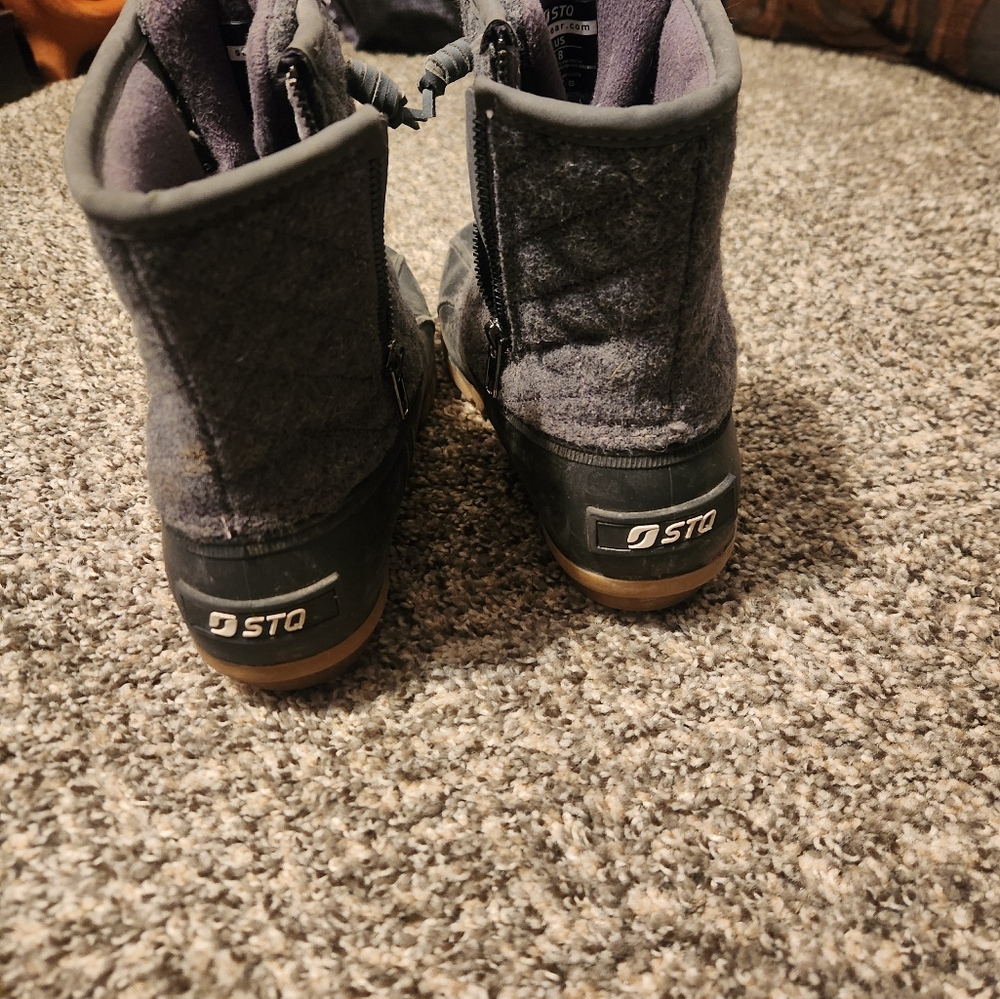 Gray and Black Duck Boots - Picture 5 of 6